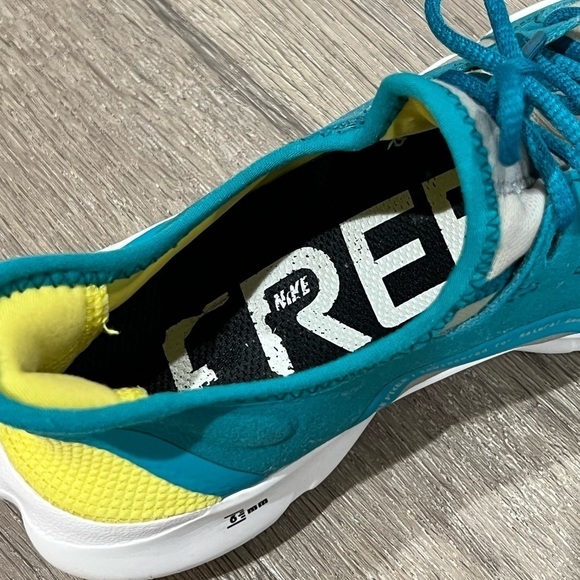 Women’s Nike Free 7.5 6MM Running Training Shoe Blue Pink Yellow EUC - Picture 6 of 9